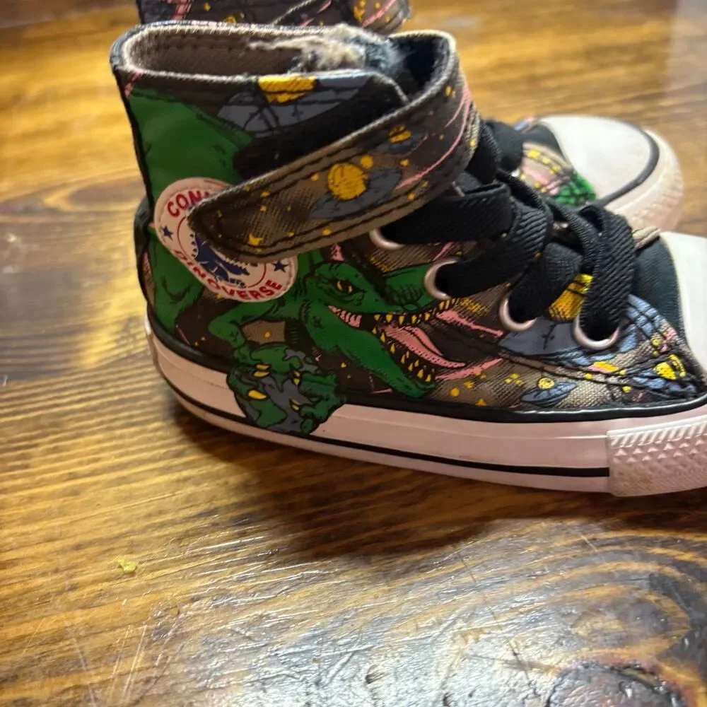 Converse Dino Sneakers Size 5‎
